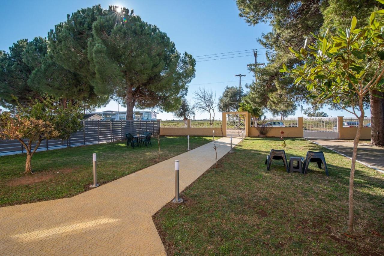 Pine Trees Apartment Превеза Экстерьер фото