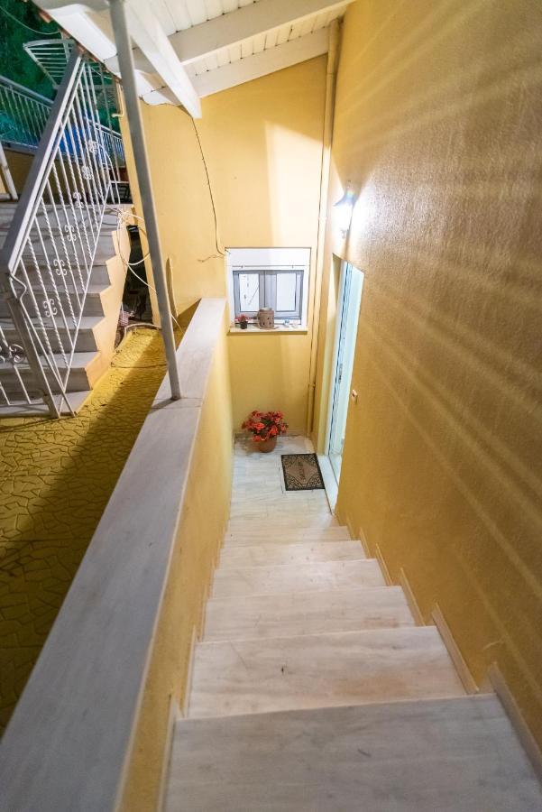 Pine Trees Apartment Превеза Экстерьер фото